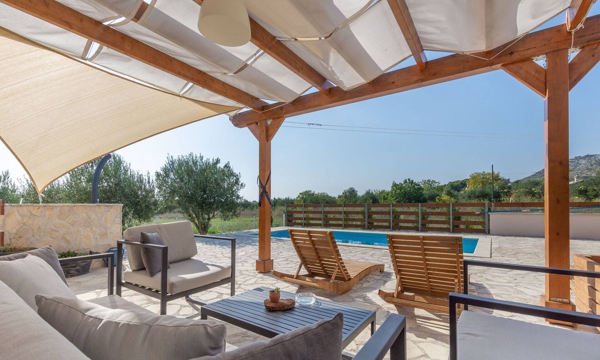 Donje Polje House | Holiday Home in Donje Polje near Seabeach