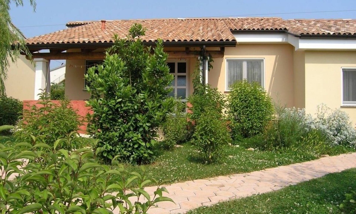 Vrvari House | Holiday Home in Poreč with Terrace, Air condition, WIFI, Dishwasher (4400-5)