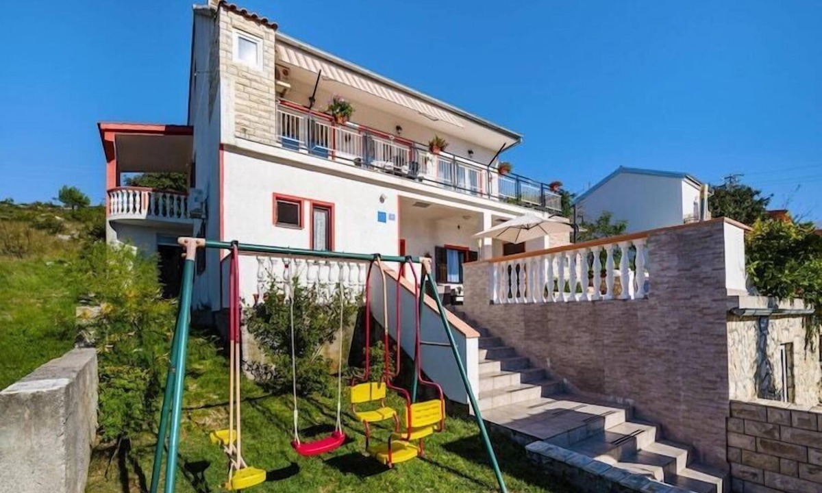 Rovanjska House | Holiday Home in Rovanjska with Sea Views