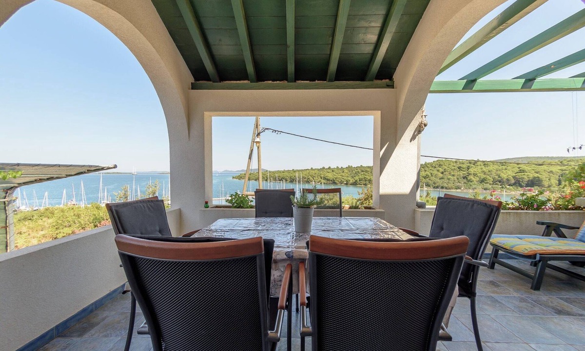 Veli Rat House | Holiday Home in Veli Rat near Saharun
