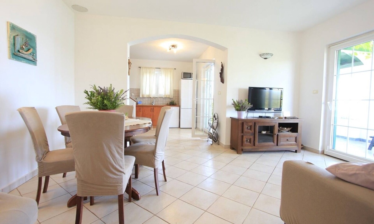 Veli Rat Ski Chalet | Holiday Home in Veli Rat with Seaview, Terrace, Air condition, WIFI (3559-1)