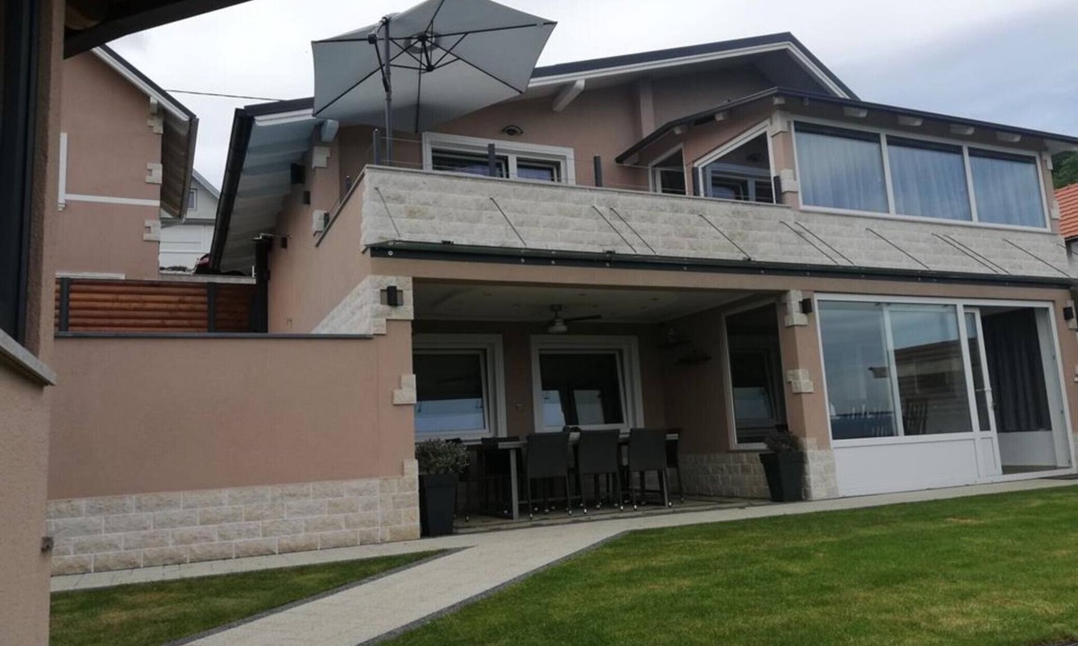 Novi Marof House | Holiday Home Luka Topličica - Four bedroom Villa with Hot Tub