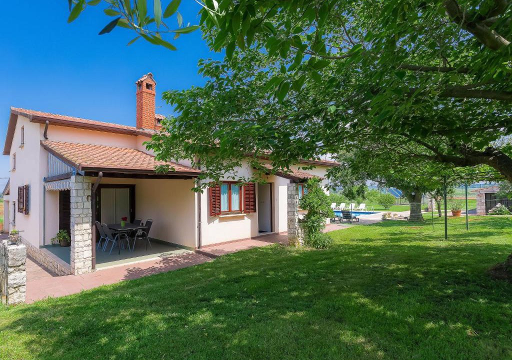 Đuba House | Holiday Home Licia by Interhome