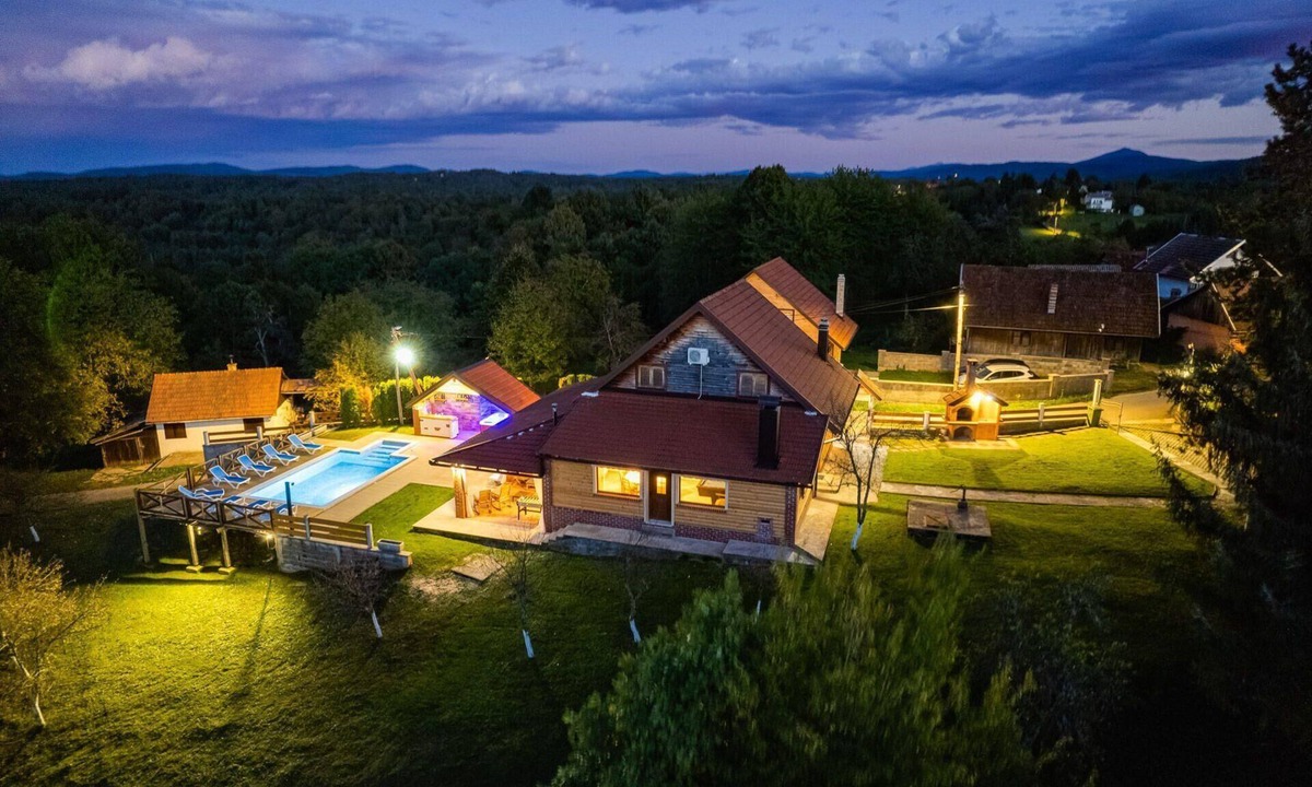 Gornje Dubrave House | Holiday Home Mala vila Rebeka -big swimmingPool
