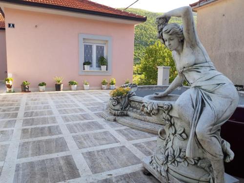 Muc House | HOLIDAY HOME MARIJA BIG GARDEN, BARBECUE AND FREE PARKING