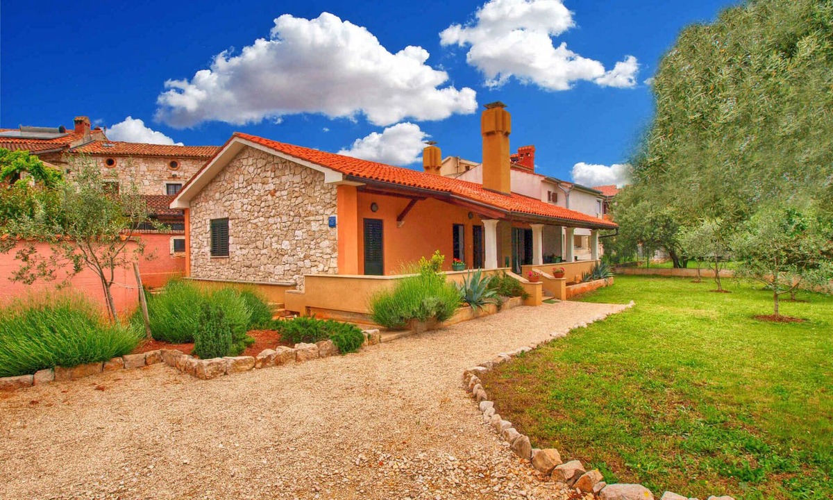 Gulici House | Holiday home mit Terrasse und Klimaanlage