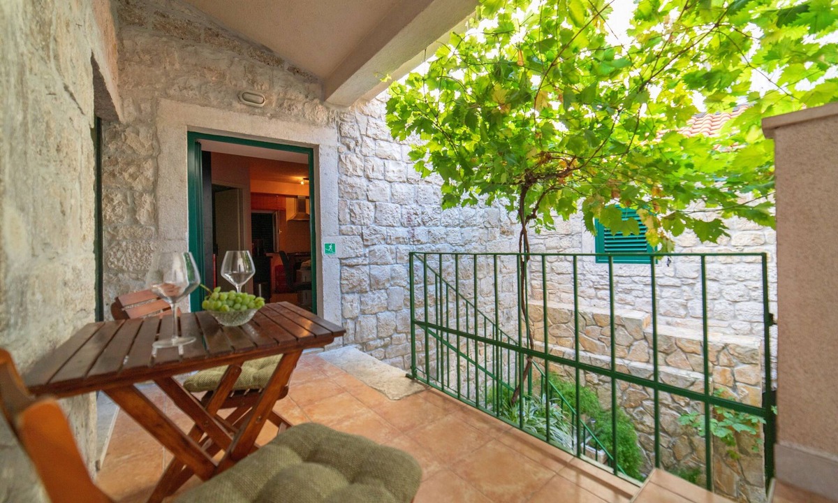 Kastel Novi House | Holiday home Nela, (15671), Kaštel Stari, hr