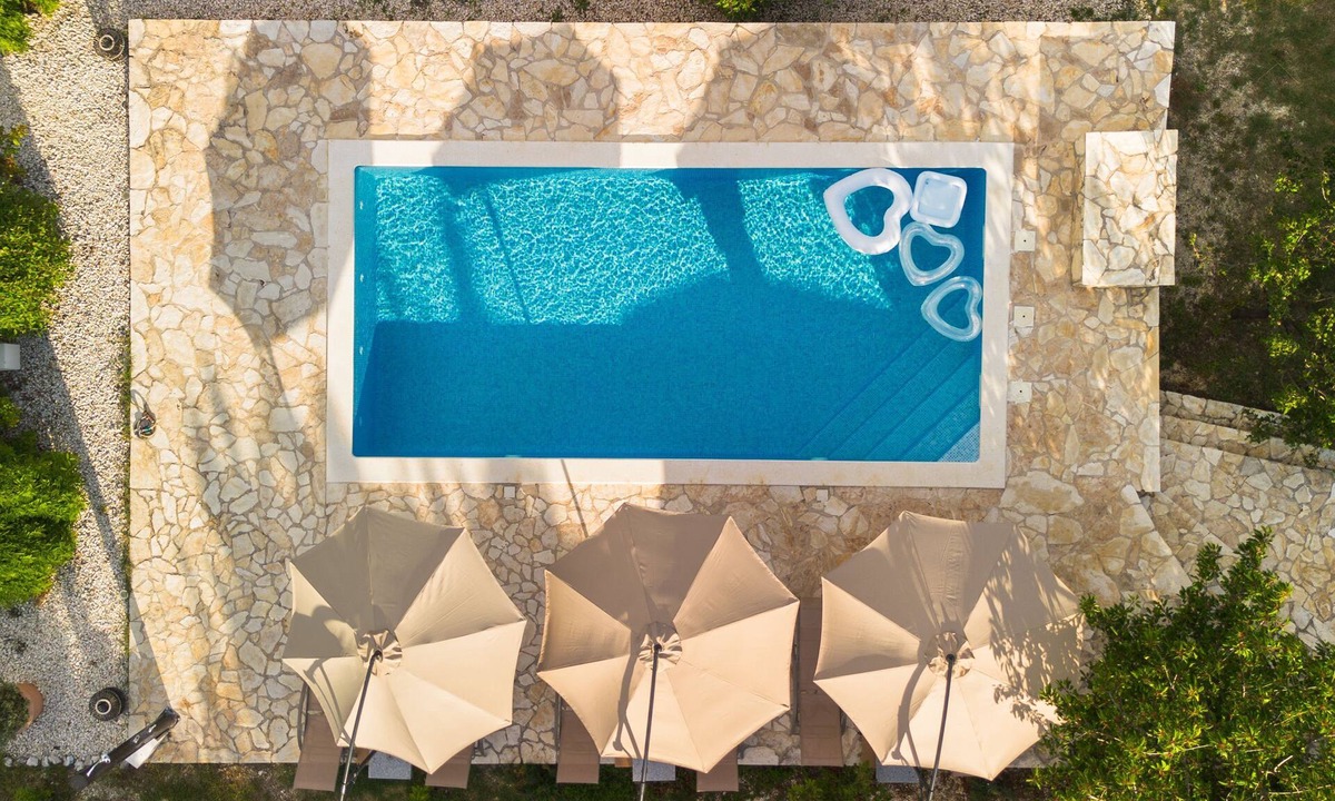 Unesic House | Holiday home Neva with private pool and game room