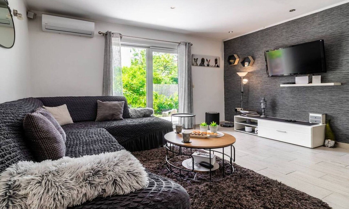 Kastel Stafilic House | Holiday Home Sunny Side Six Bedroom Holiday Home
