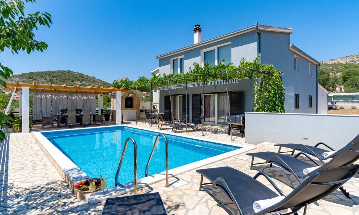 Primorski Dolac Villa | Holiday home Silvija by Villas Guide