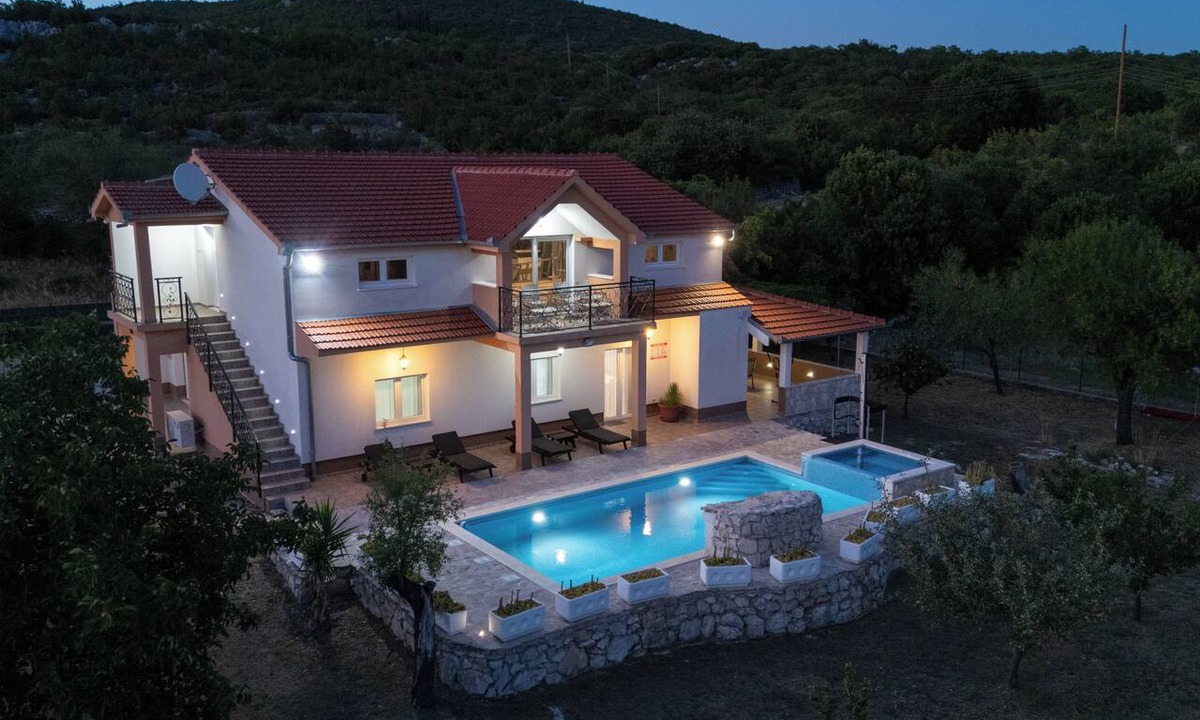 Lecevica House | Holiday home Tesija with private heated pool and jacuzzi