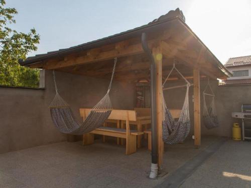 Karanac House | Holiday Home Thesaurum - Four Bedroom Holiday Home with Swimming Pool