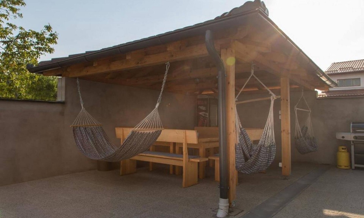 Karanac House | Holiday Home Thesaurum - Four Bedroom Holiday Home with Swimming Pool