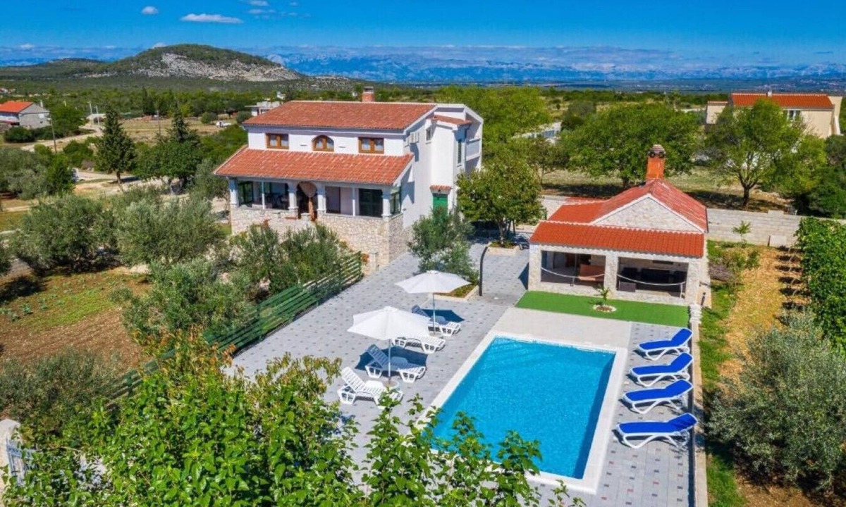 Donje Rastane House | Holiday Home Tonka with pool