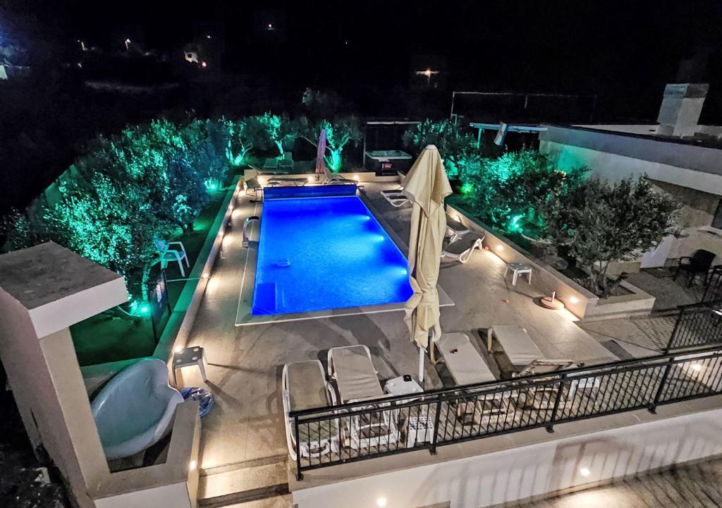 Kastel Stafilic House | Holiday Home Villa Rimac in Kastel Stafilic mit Garten- Grill by Interhome