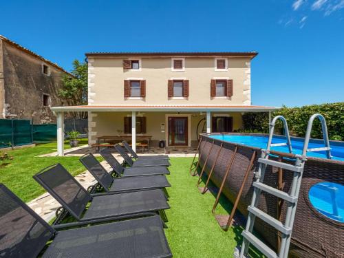 Cepljani House | Holiday Home Villa Mala Petra by Interhome