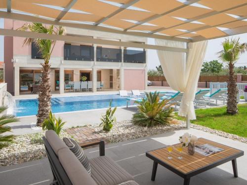 Vir House | Holiday Home Villa Malibu Eclipse by Interhome