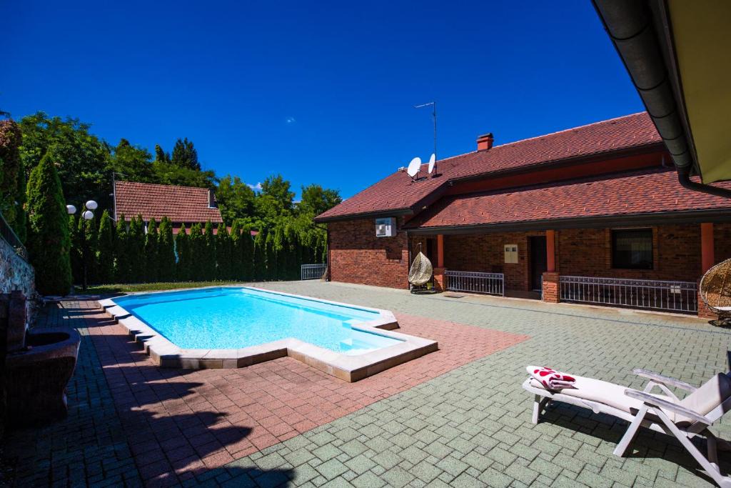 Aljmas House | Holiday Home Villa Pannonia