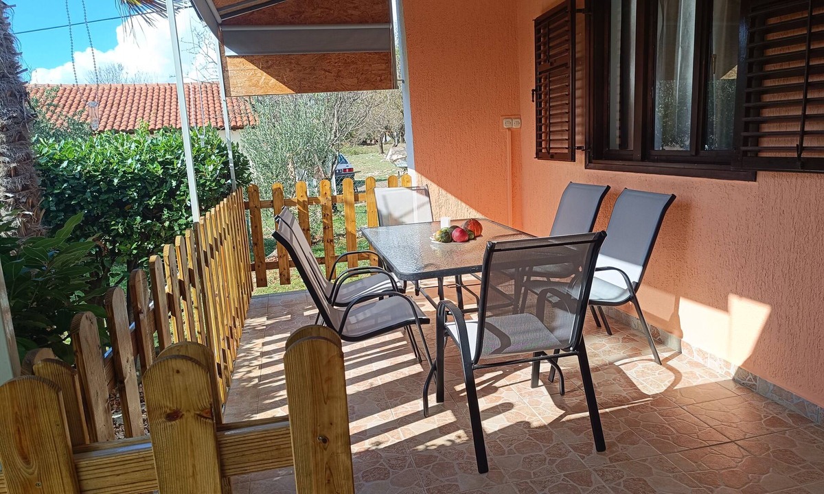 Velim House | Holiday Home Višnja - Two Bedroom Holiday Home with Terrace