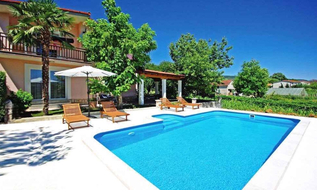 Donji Prolozac House | Holiday home with swimming pool and air conditioning