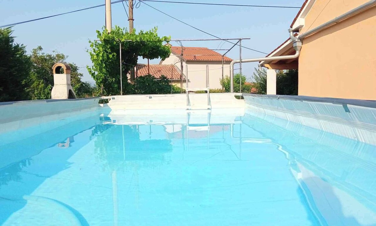 Mali Turini House | Holiday home with barbecue and a quiet location