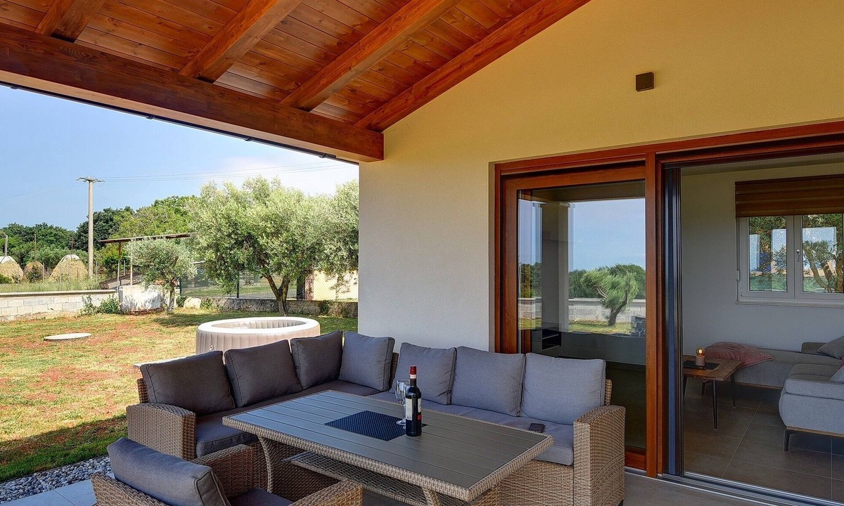 Valtura House | Holiday home with hot tub Valtura, Pula (K-22784)