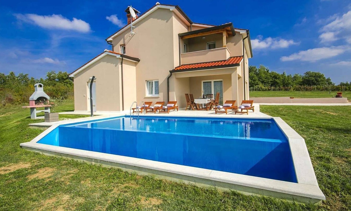Novaki Motovunski Villa | Holiday home with pool in quiet village in central Istria near Motovun