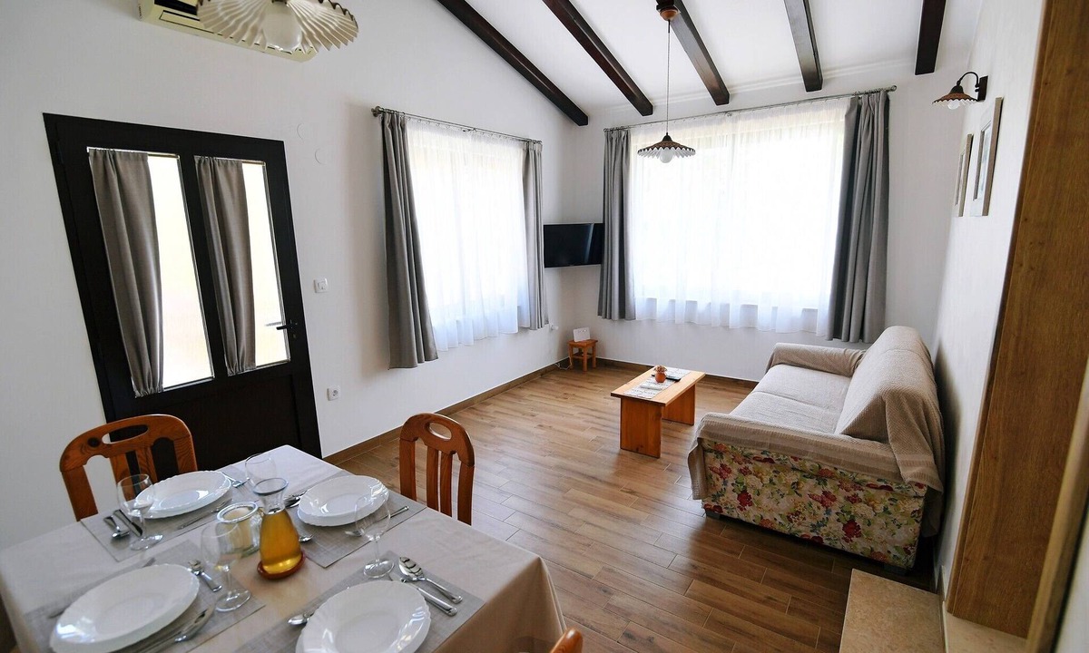 Obrs House | Holiday home with sea views, air conditioning and garden