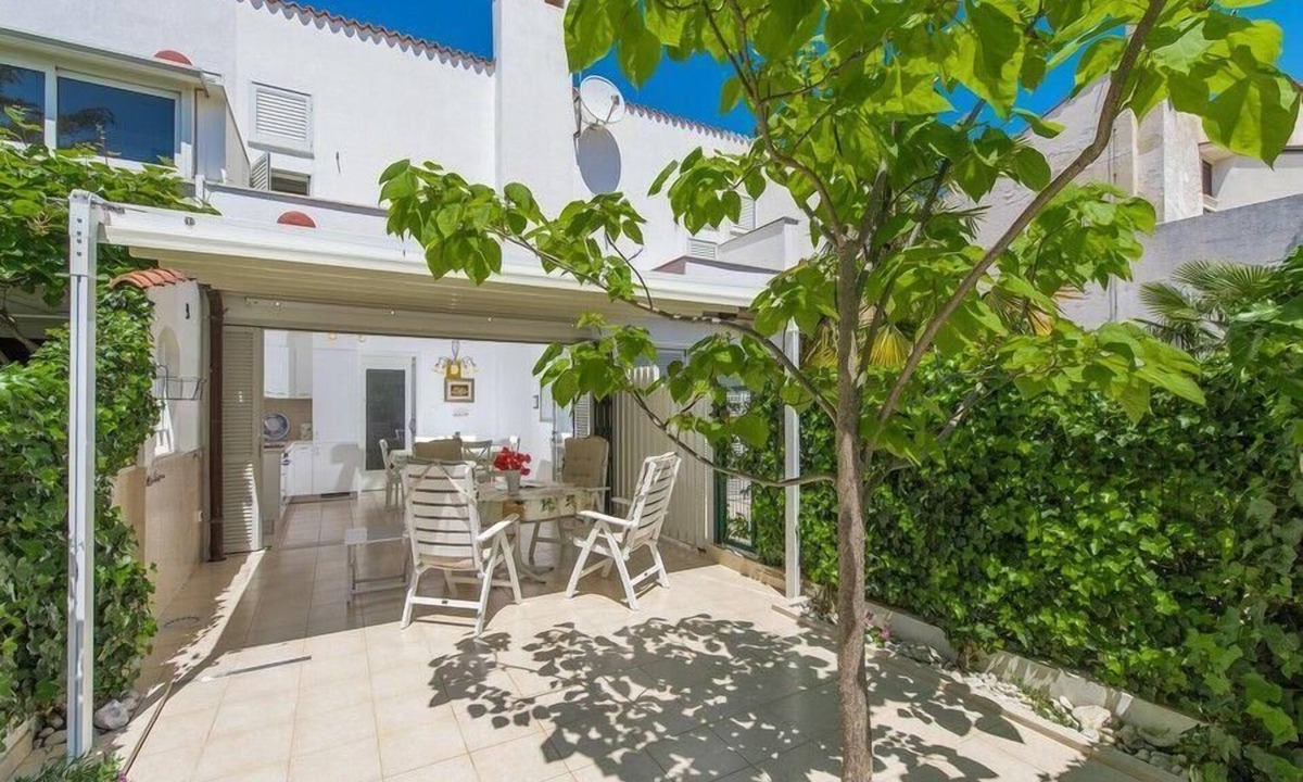 Mareda House | Holiday home with view of the water