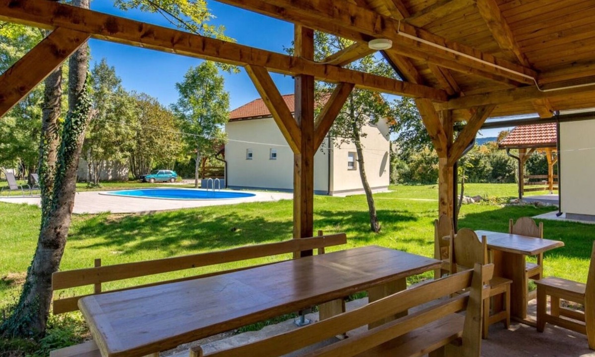 Plaski House | Holiday house Blue house - shared pool: - Plaski, Continental Croati, Croatia