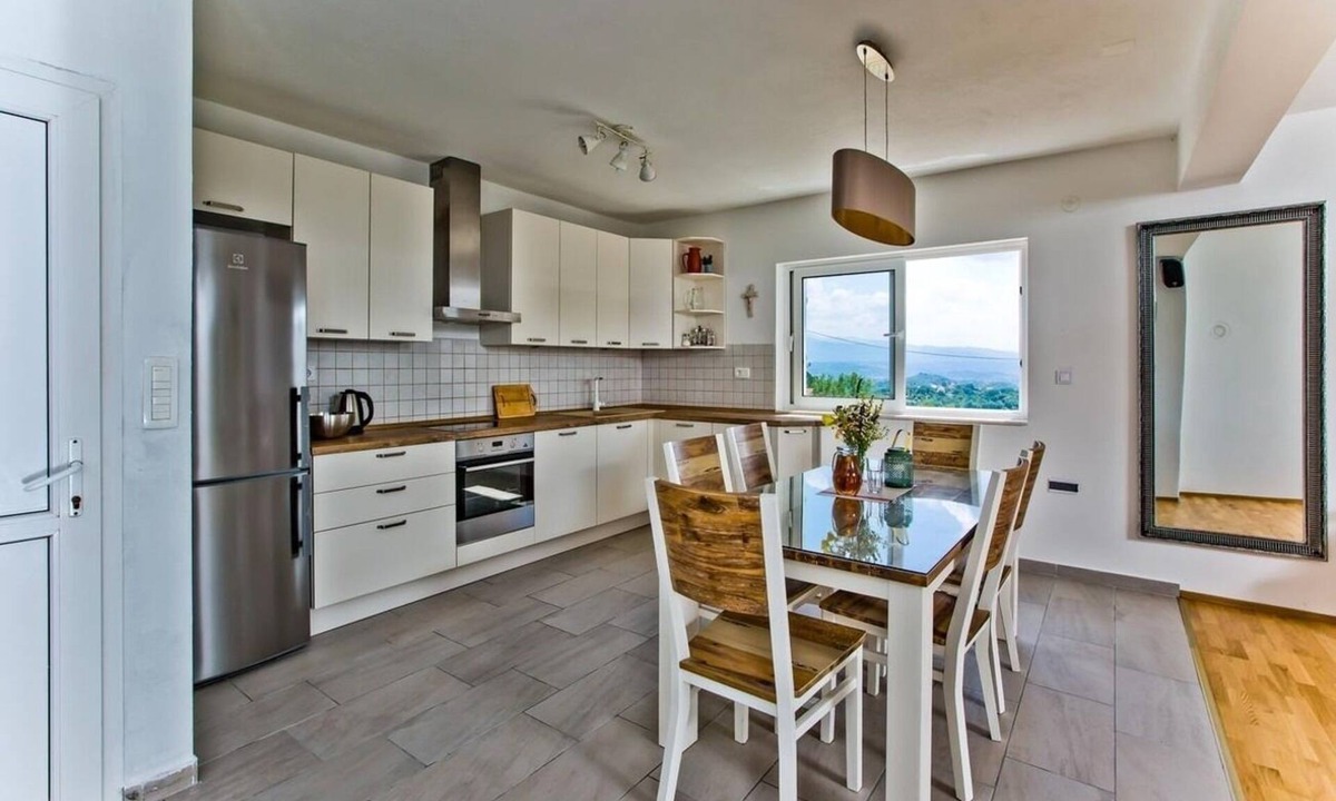 Citluk House | Holiday house Brapa - open swimming pool: - Hrvace, Riviera Split, Croatia