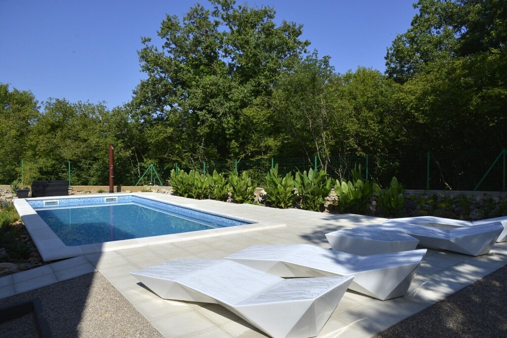 Gostinjac House | Holiday house Dobrinj for 1 - 8 persons with 3 bedrooms - Holiday home