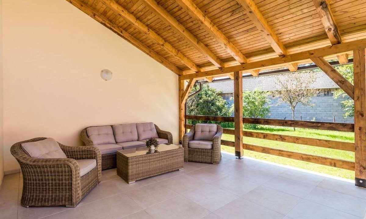 Plaski House | Holiday house Green house - shared pool & BBQ: - Plaski, Continental Croati, Croatia