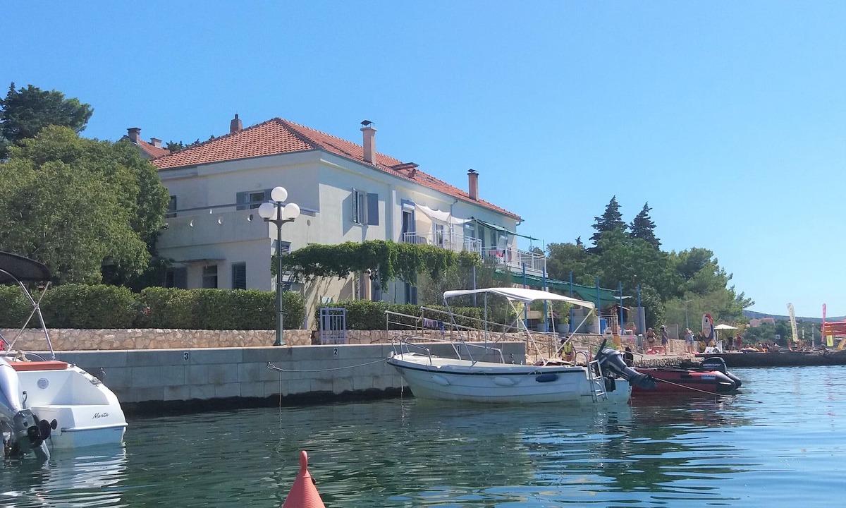 Maslenica House | Holiday House with Private Terrace. High speed Wi-Fi Internet.