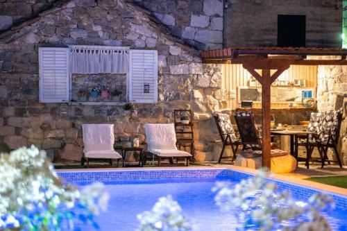 Srinjine Apartment | Holiday House near Split with pool