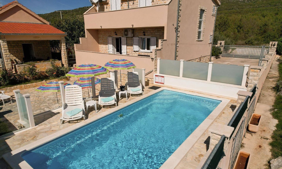 Muc House | Holiday house Neoric for 1 - 8 persons with 3 bedrooms - Holiday house