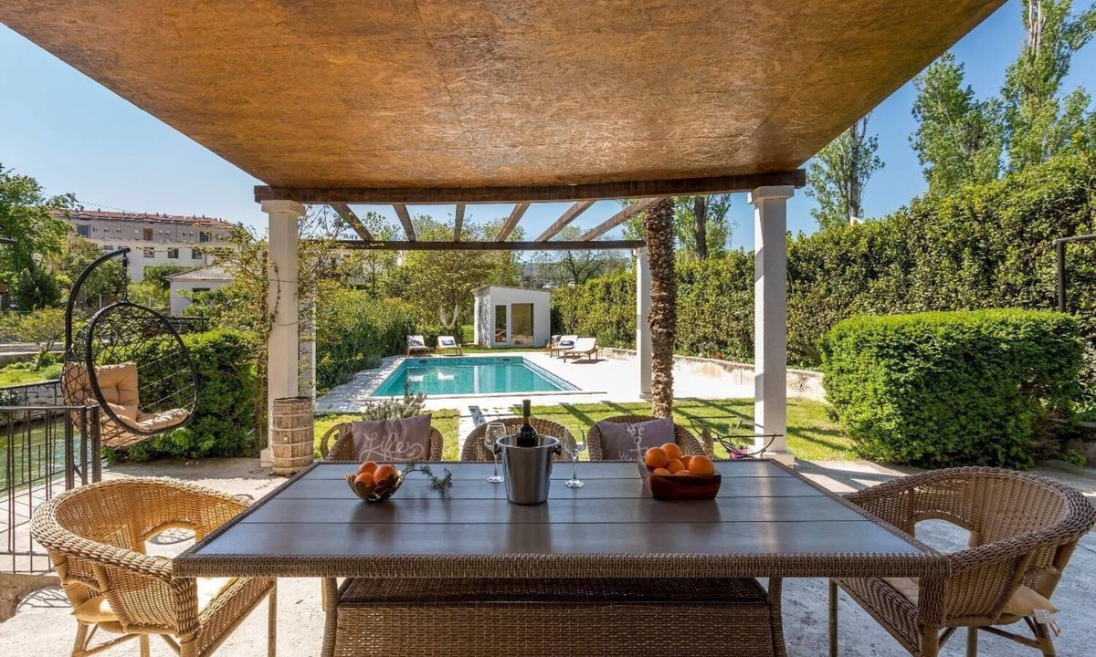 Solin House | Holiday house Solin for 1 - 8 persons with 3 bedrooms - Holiday house