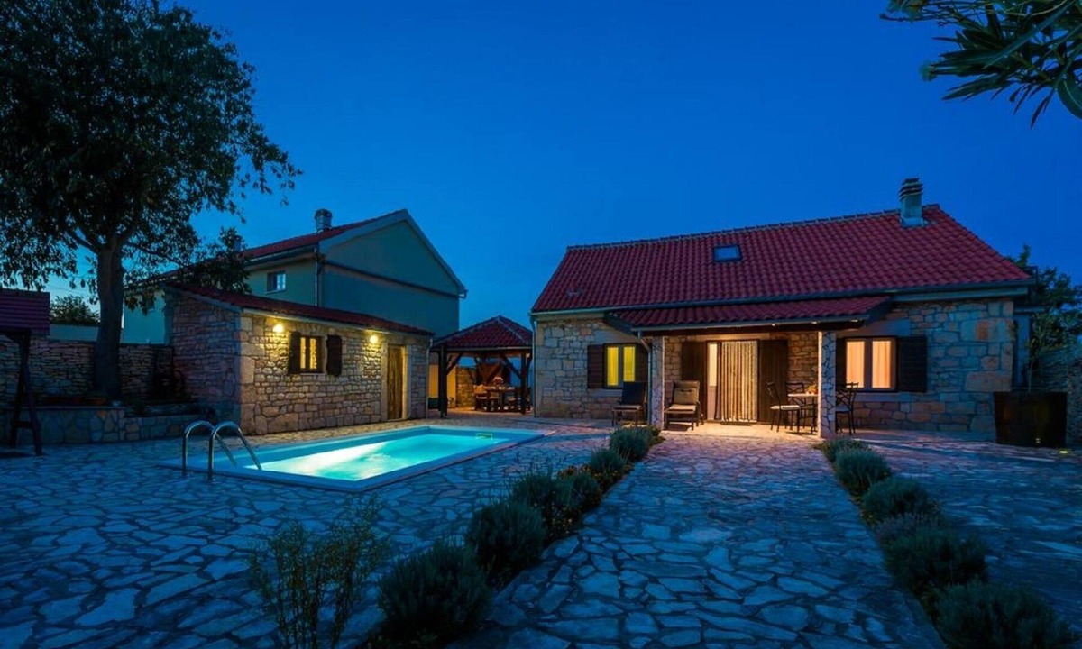 Promina House | Holiday house Tihomir - with pool : - Drnis, Riviera Sibenik, Croatia