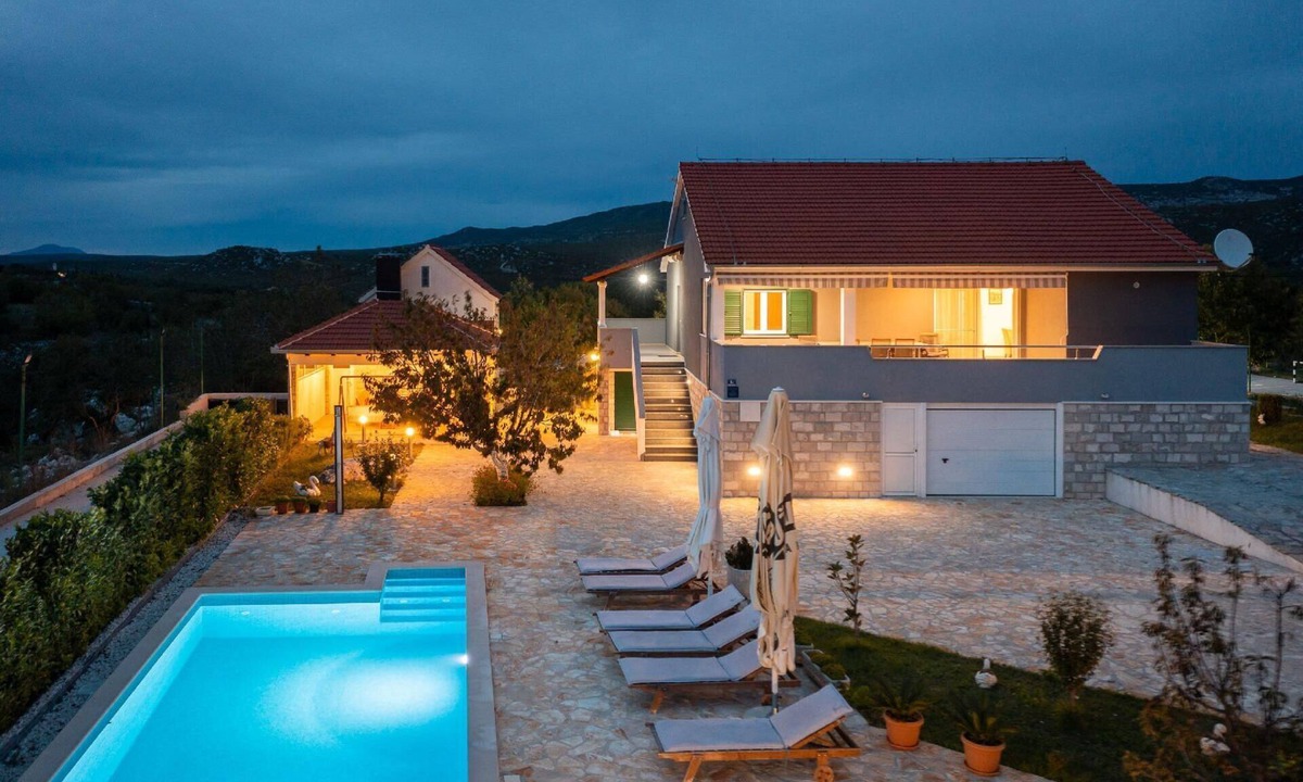 Cvrljevo House | Holiday house Unesic for 1 - 8 persons with 3 bedrooms - Holiday home