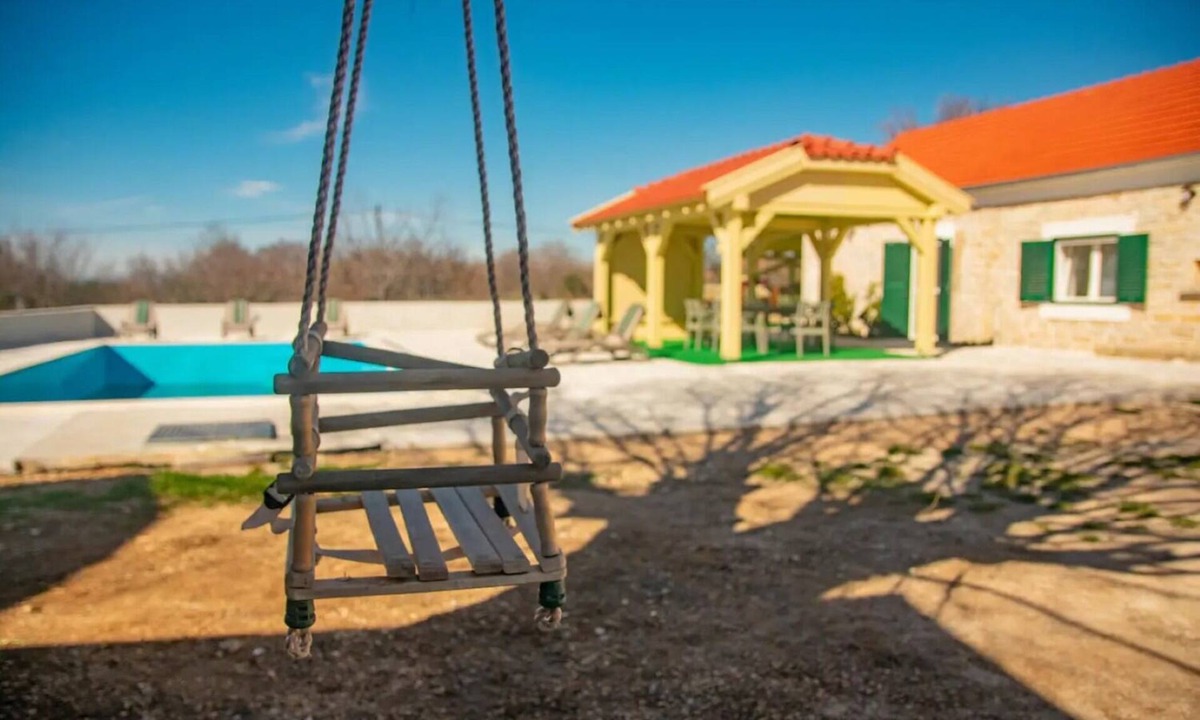 Oklaj House | Holiday house Villa Karaga - with private pool: - Ljubotic, Riviera Sibenik, Croatia