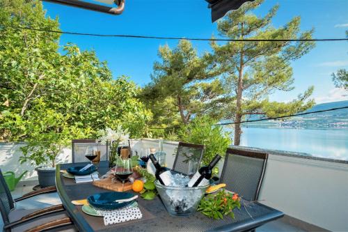 Donji Karin Villa | Holiday house VILLA ROSE * on the beach