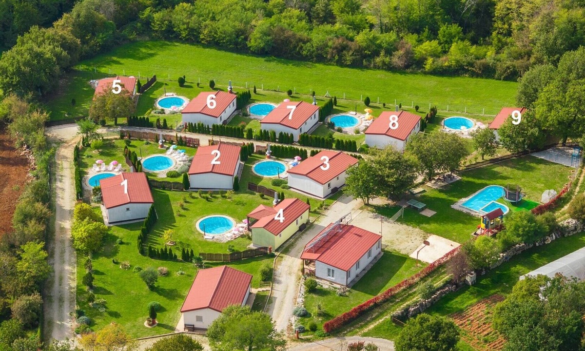 Tinjan House | Holiday house with private pool No.3 in holiday park Jelovci