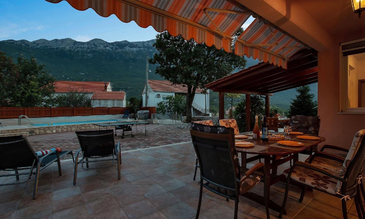 Rastovac House | Holiday house Zagvozd for 1 - 8 persons with 4 bedrooms - Row house