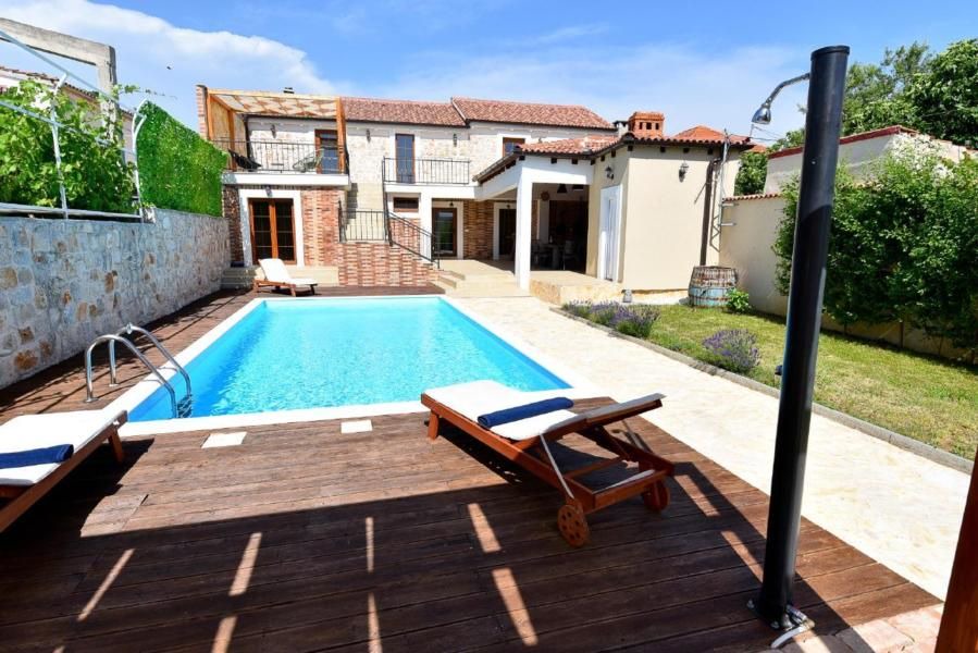 Galovac House | Holiday house Zemunik for 12 persons with 6 bedrooms - Holiday house