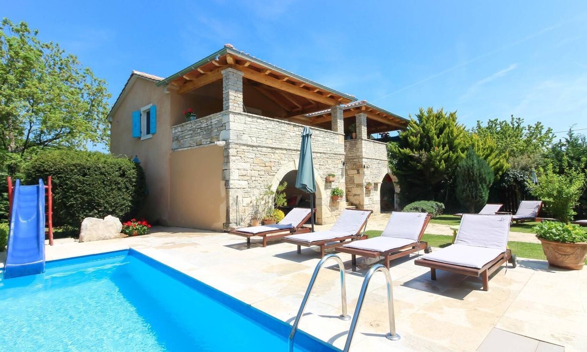Gradisce House | Holiday house Zminj for 1 - 16 persons with 6 bedrooms - Holiday home