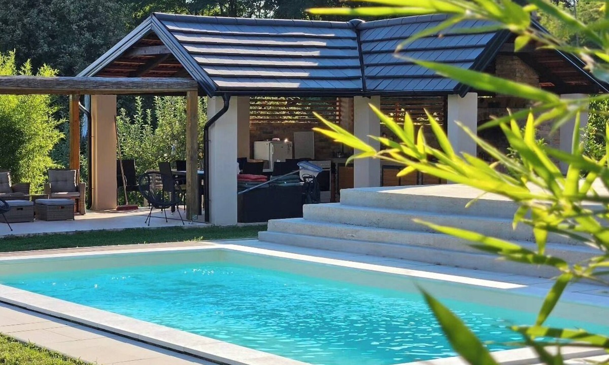 Sveti Ivan Zelina House | Home with pool and jacuzzi in peaceful greenery near Sveti Ivan Zelina.