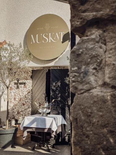 Leon Hotel | Hotel Dum by Muskat