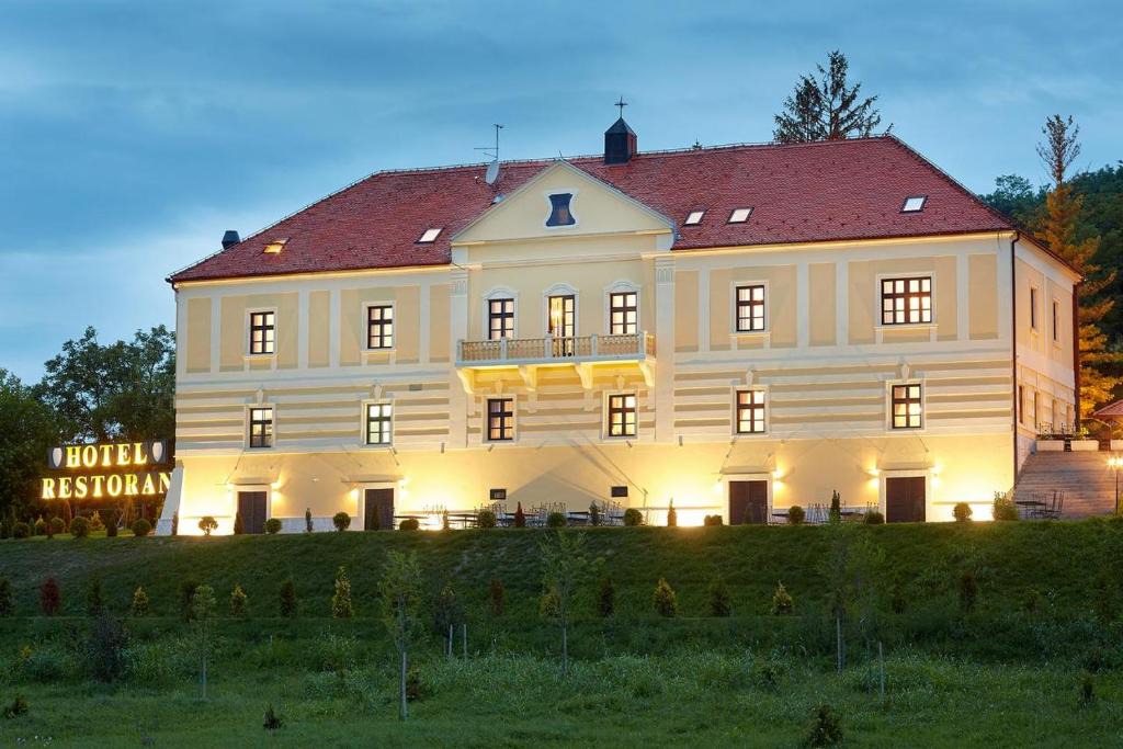 Zabok Hotel | Hotel & Restoran Dvorac Gjalski