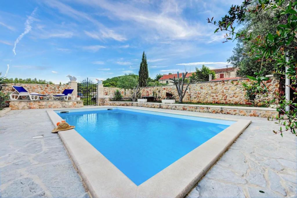 Banj House | House Bongo