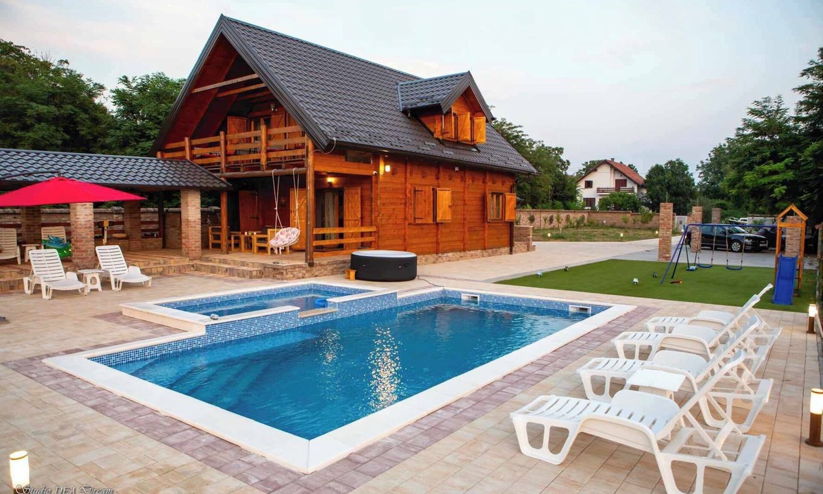 Vukovar House | House by the Danube with jacuzzi, pool and kids’ playground